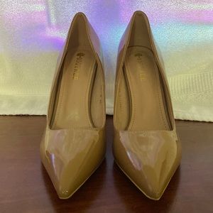 81/2 Big Tree beige stiletto closed pump high heels